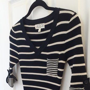 Striped V-neck shape tight-fitted dress